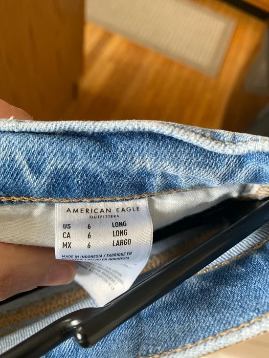 American Eagle Outfitters Light Blue Relaxed Jeans - Picture 4 of 4